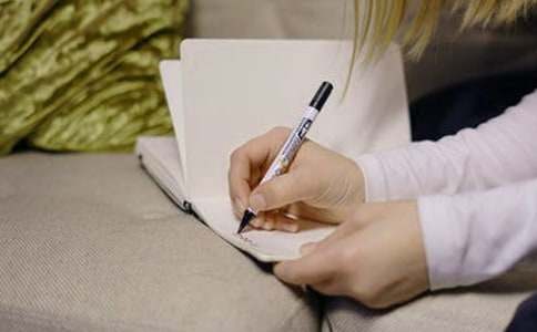 �����Ϸ������У���ѡ16ƪ��