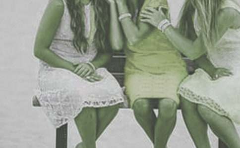 Ů���ӿ��˰�ο�ľ��ӣ�ͨ��400�䣩