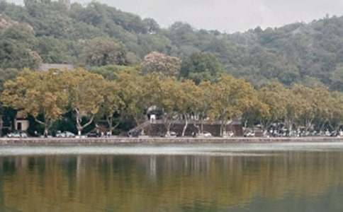 《采桑子·轻舟短棹西湖好》阅读答案及赏析